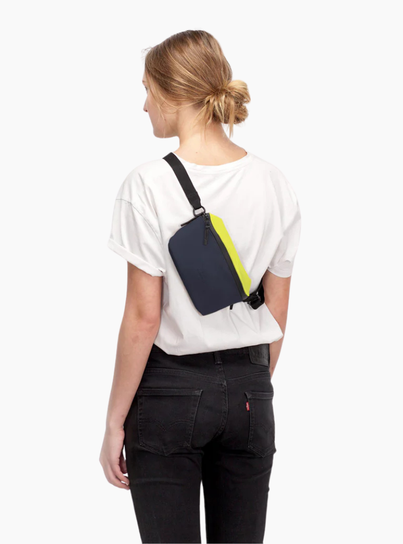Riñonera Jona medium bag - acid lime / dark navy