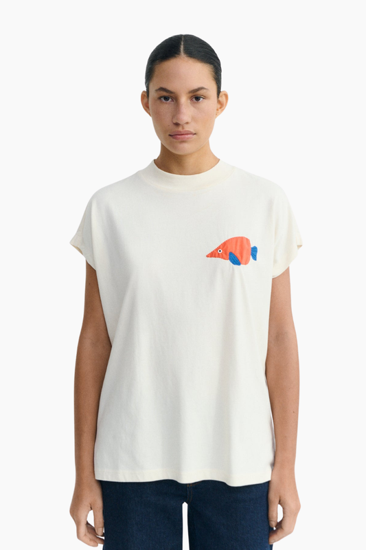 Camiseta ecru Thinking Mu con parche de pez trompeta en algodón orgánico corte relajado
