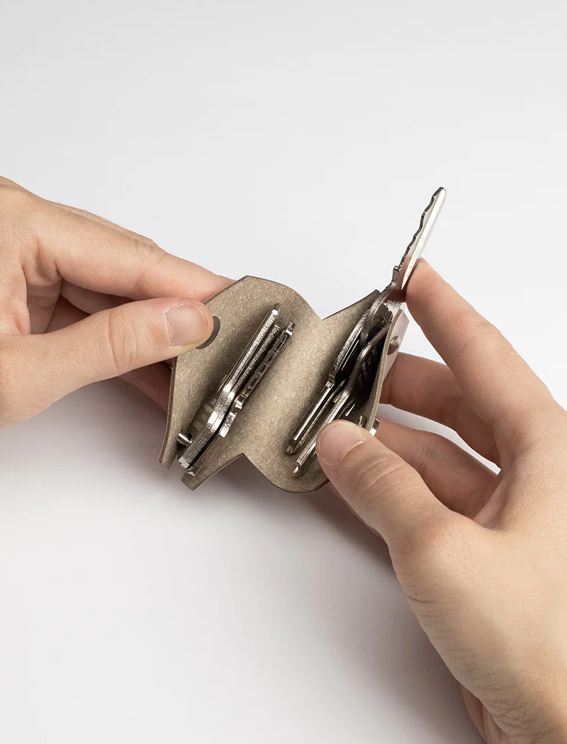 LLavero Keyfolder - Light grey recycled leather