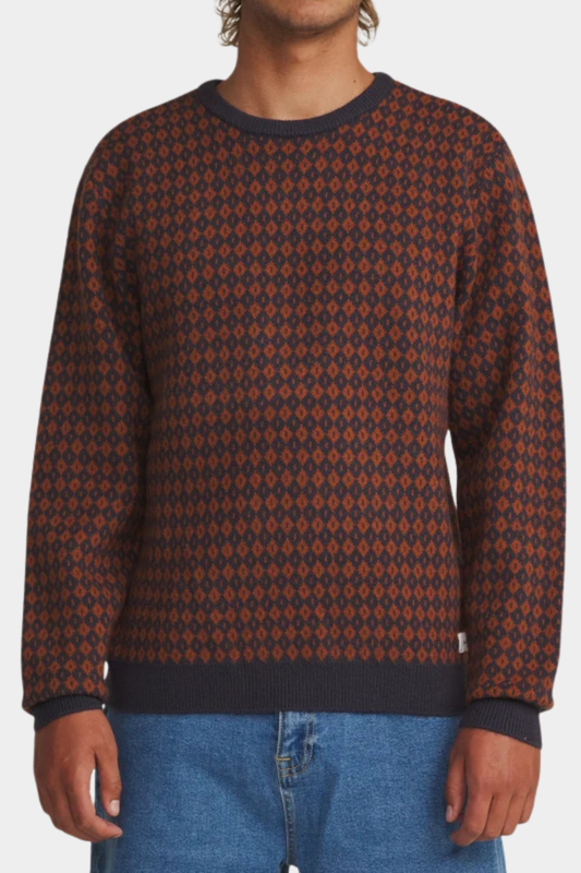 Jersey Katin USA Check Rust Navy puesto en hombre con corte clásico y patrón de rombos en tonos óxido y marino