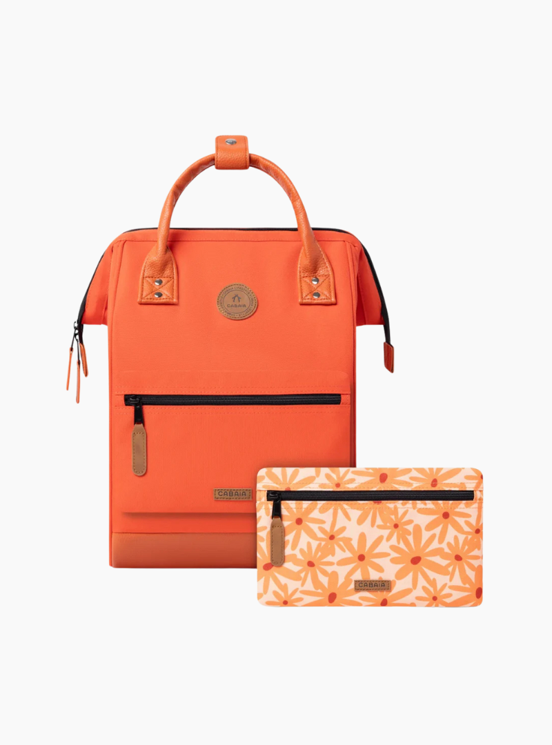 mochila cabaia adventurer alicante impermeable con bolsillos intercambiables en color naranja con estampado floral