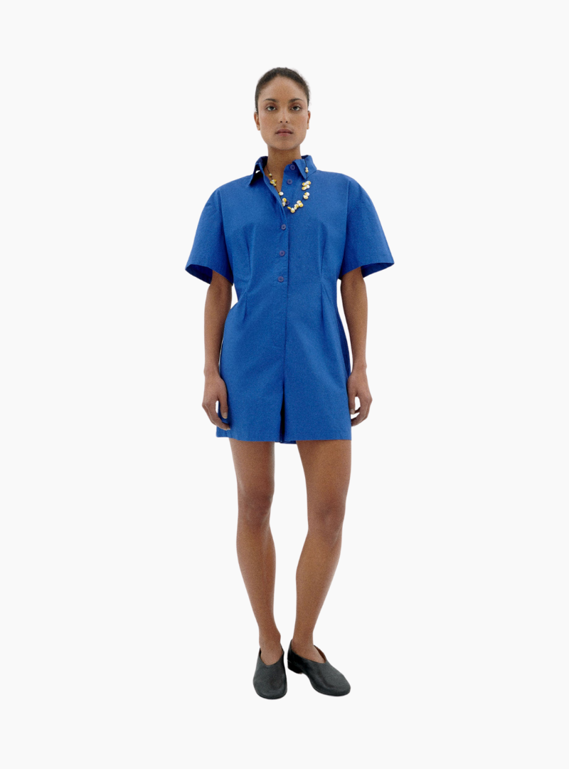 Mono Roberta Indigo de Thinking Mu en algodón orgánico azul con manga corta y corte holgado