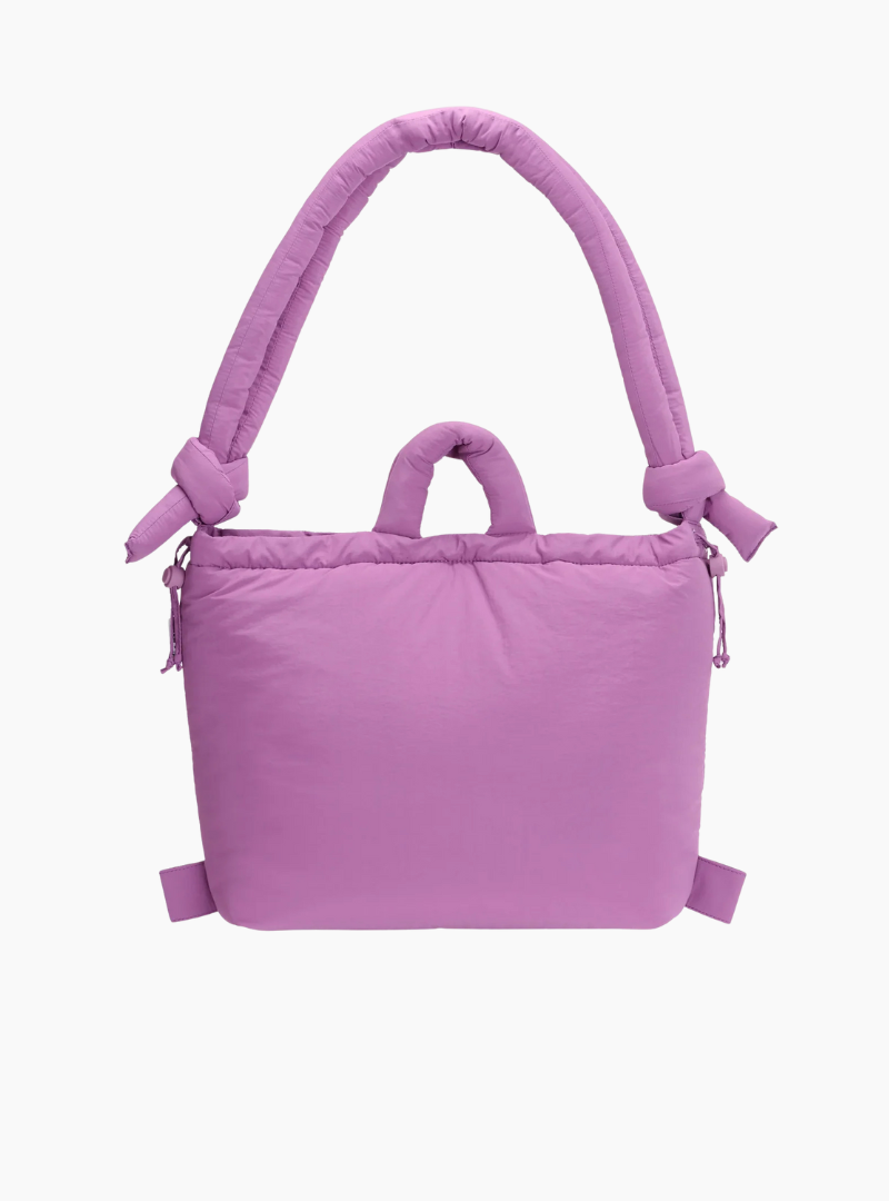 Bolso Ona Soft Bag Olend color grape acolchado convertible en mochila