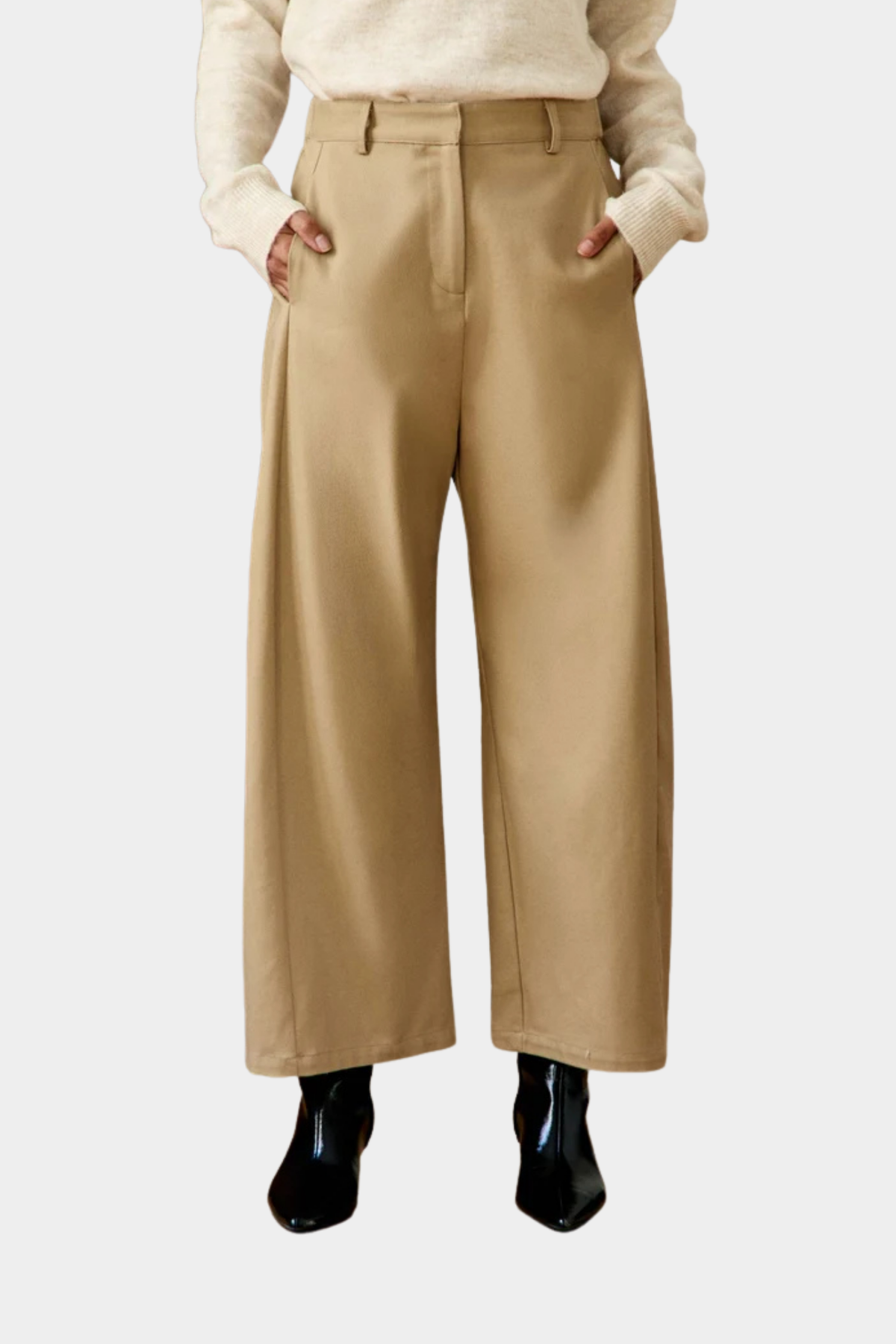 Pantalón barrel Parrell beige de mujer con pierna amplia, talle ligeramente bajo y cintura elástica trasera