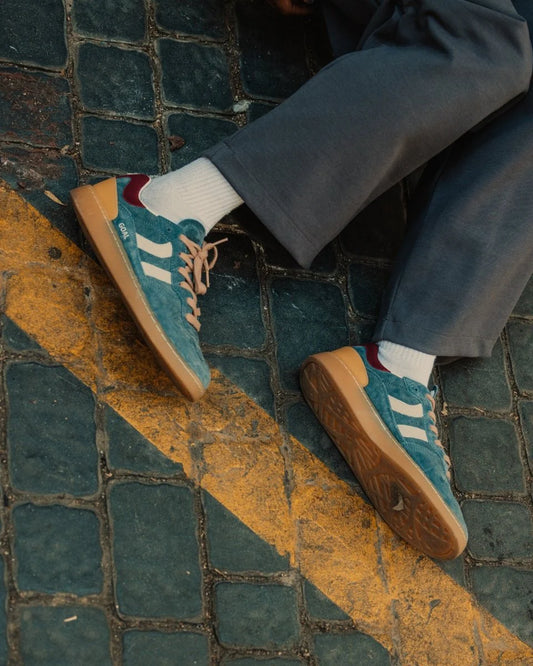 Zapatillas Coolway Goal Marina Glide serraje con cordones intercambiables y logo lateral dorado