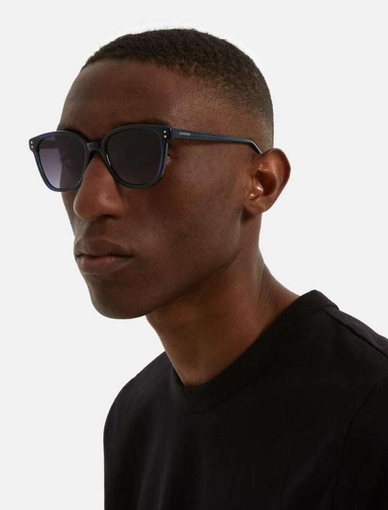 Gafas de sol Renee Navy de Komono con montura azul marino y lentes ahumadas