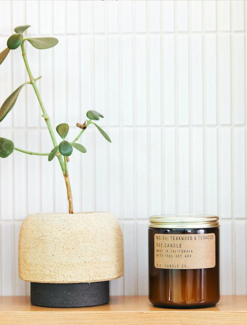 VELA AROMÁTICA NO. 04 - MADERA DE TECA & TABACO