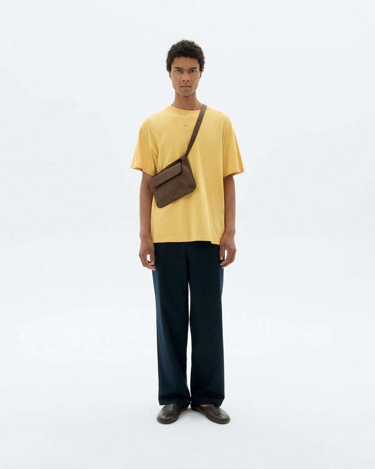 Camiseta Aaron flower bordada a mano - amarilla