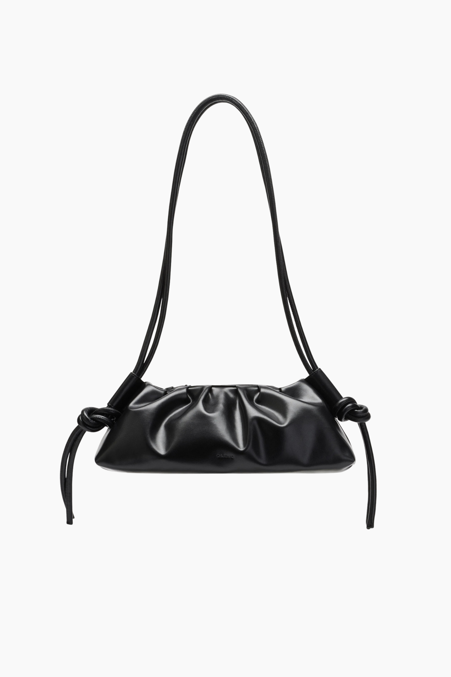 Bolso Dumpling Black de Ölend en color negro con diseño fruncido y acabado en piel vegana impermeable