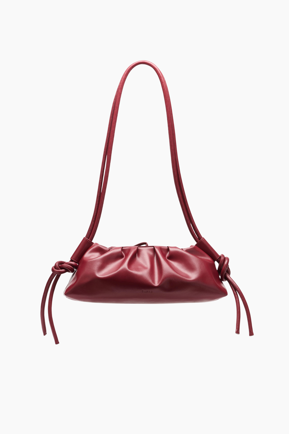 Bolso Dumpling Cherry Red de Ölend en color rojo cereza con asas ajustables y acabado en piel vegana impermeable