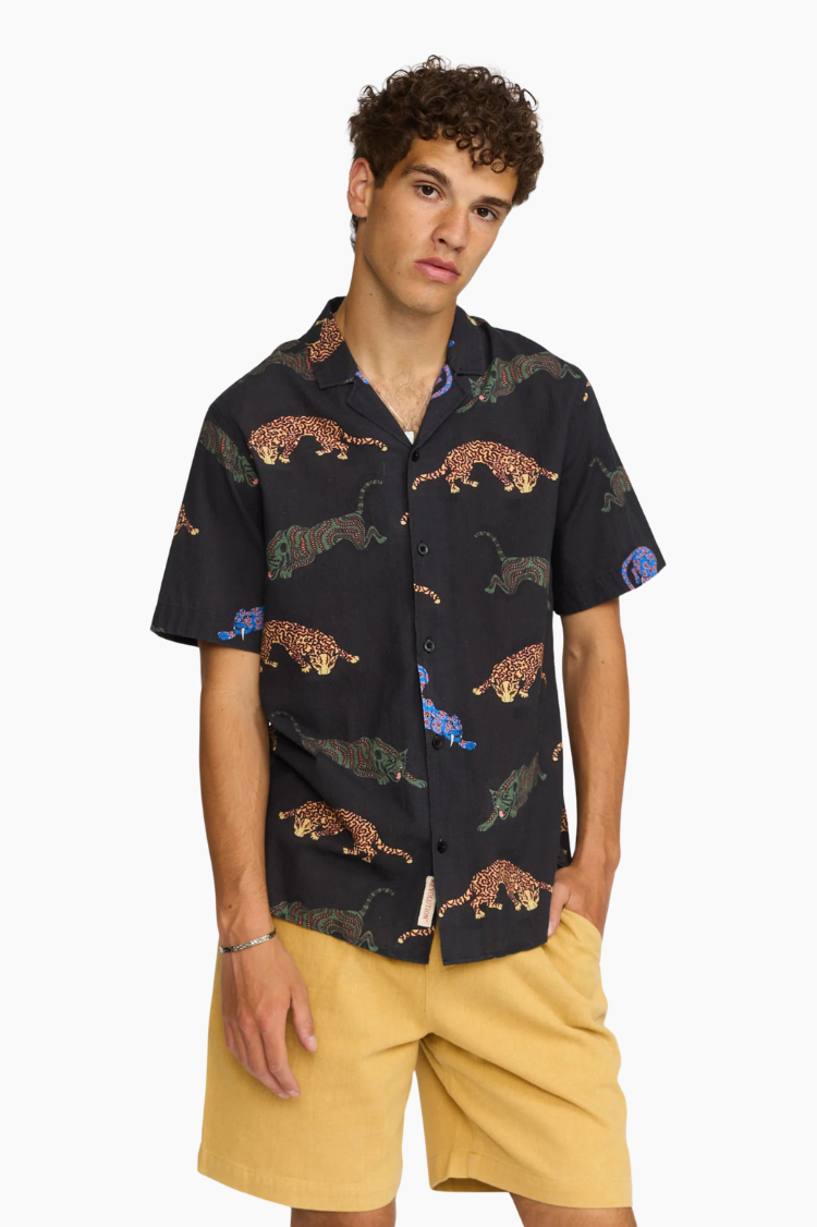camisa revolution leopard negra hombre manga corta verano