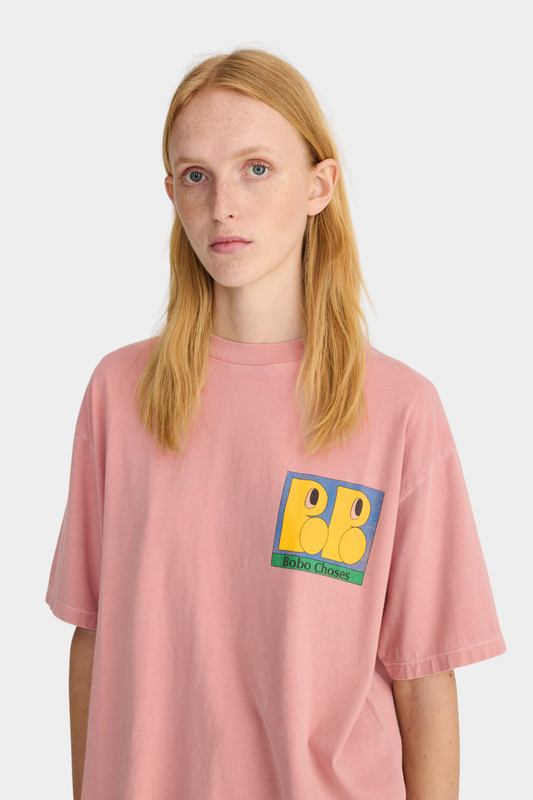 Camiseta oversize All About Monsters de Bobo Choses para mujer en rosa claro con gráfico frontal multicolor