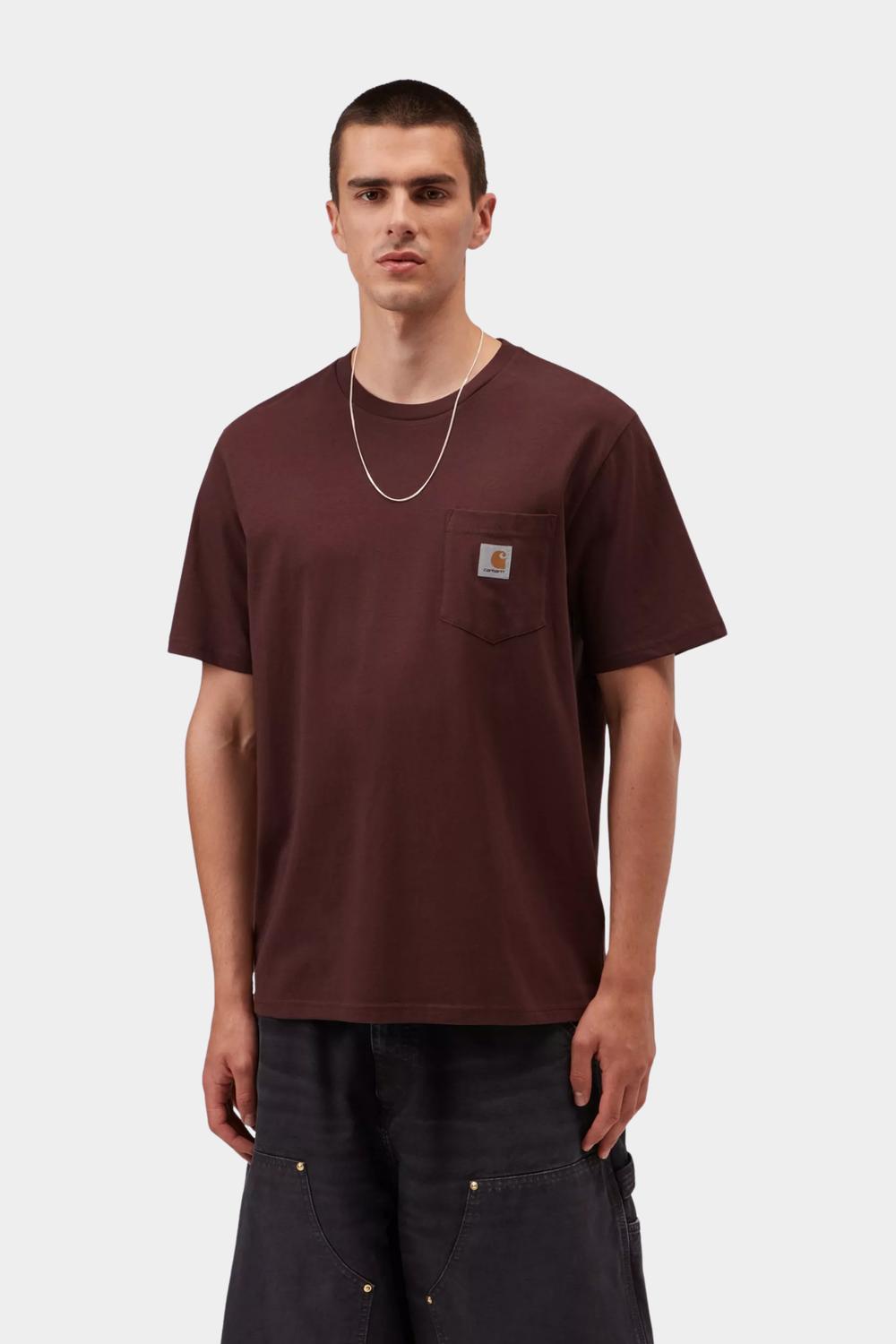 Camiseta Carhartt WIP S/S Pocket Amarone para hombre, con corte regular, bolsillo en el pecho y etiqueta Square Label