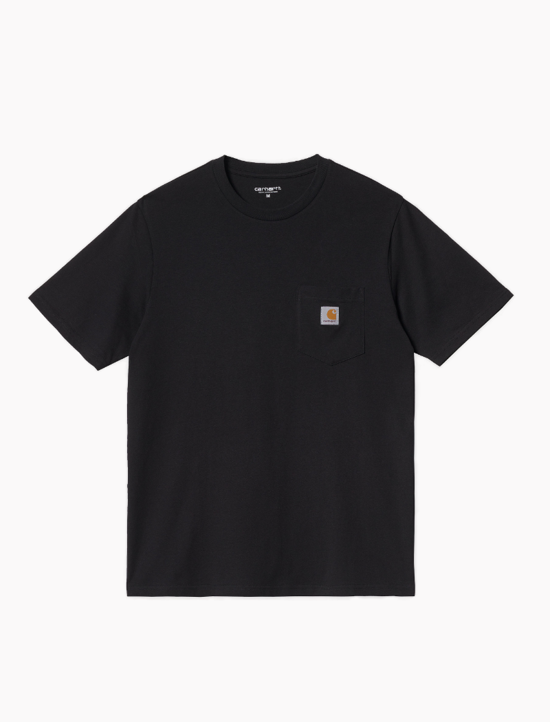 Camiseta Carhartt WIP S/S Pocket Black vista de frente, con bolsillo de pecho y etiqueta tejida de la marca