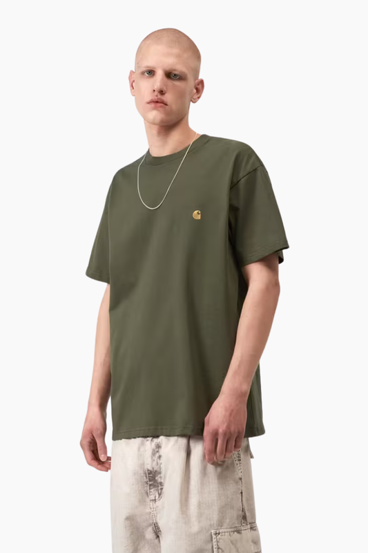 Camiseta Carhartt WIP S/S Chase Leaf Gold verde con logo dorado