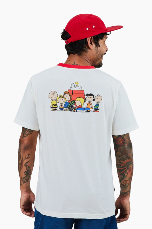 camiseta peanuts retro friends hombre blanca grafico trasero cuello rojo