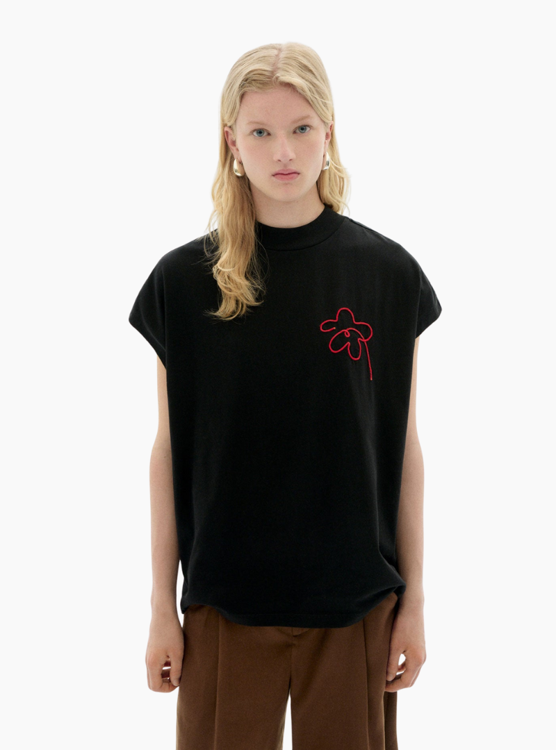 Camiseta Thinking MU Flower Volta negra, 100% algodón orgánico GOTS, bordado a mano, fit relaxed