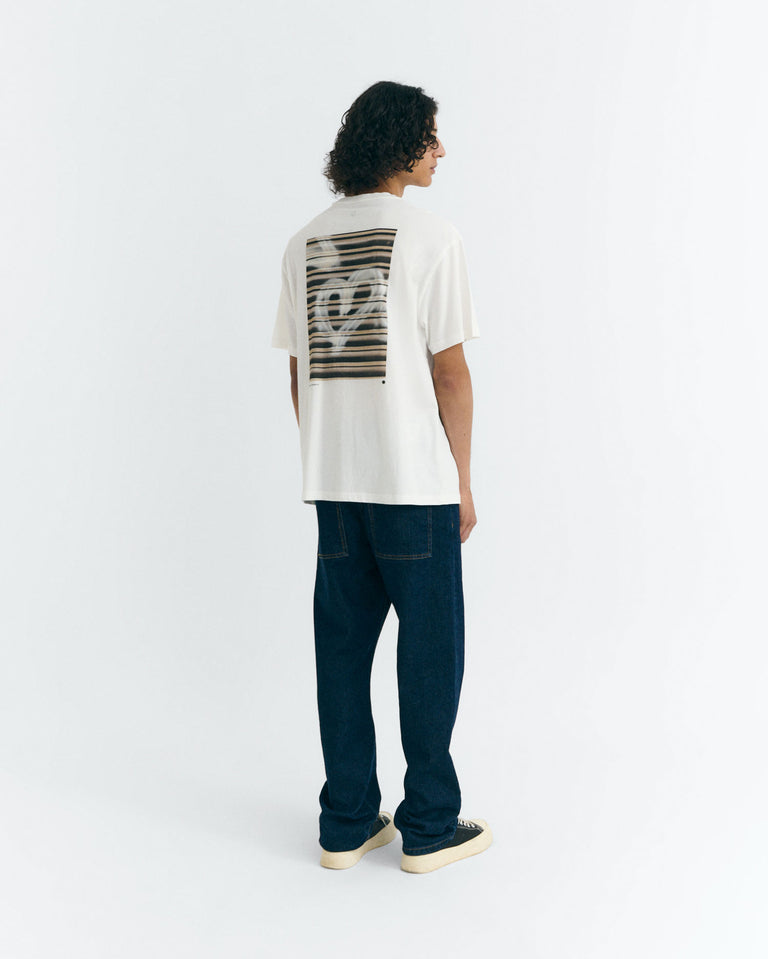 Camiseta Thinking MU Grafitti Aaron R, orgánica (GOTS), fit relaxed, print espalda