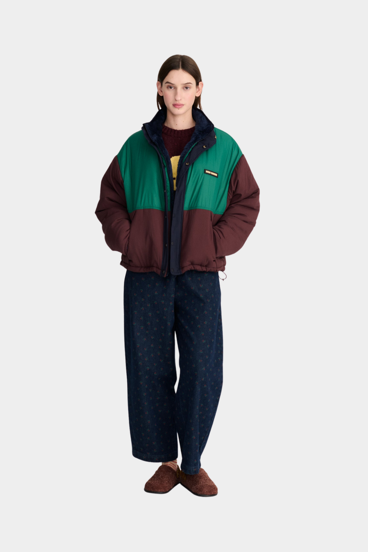 Detalle de la chaqueta reversible Bobo Choses con sherpa suave, tejido técnico y bolsillos funcionales