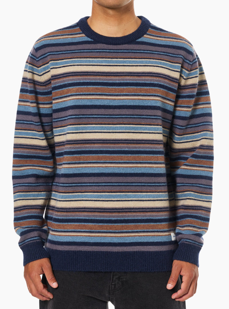 Jersey Hitch de Katin USA en color Polar Navy con rayas multicolor y etiqueta tejida