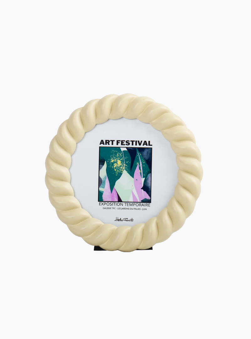 Marco de fotos Concha Beige Helio Ferretti redondo con borde trenzado