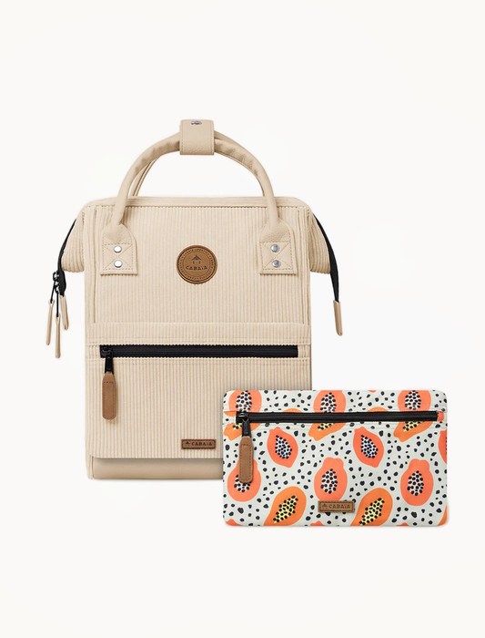 Mochila Cabaïa Adventurer Mini Cream de 12 L en color crema con dos bolsillos frontales intercambiables