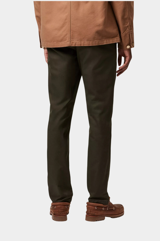 Detalle del pantalón Sid Cypress de Carhartt WIP con bolsillos, cierre de cremallera y etiqueta Square Label