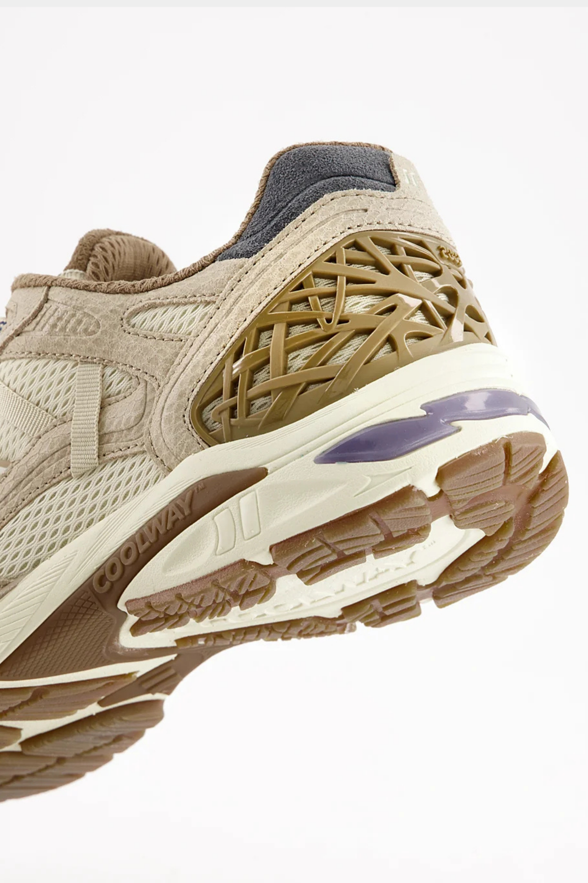 Vista trasera de las zapatillas Coolway 2003 Oasis Run con refuerzo de talón estructurado y suela de goma